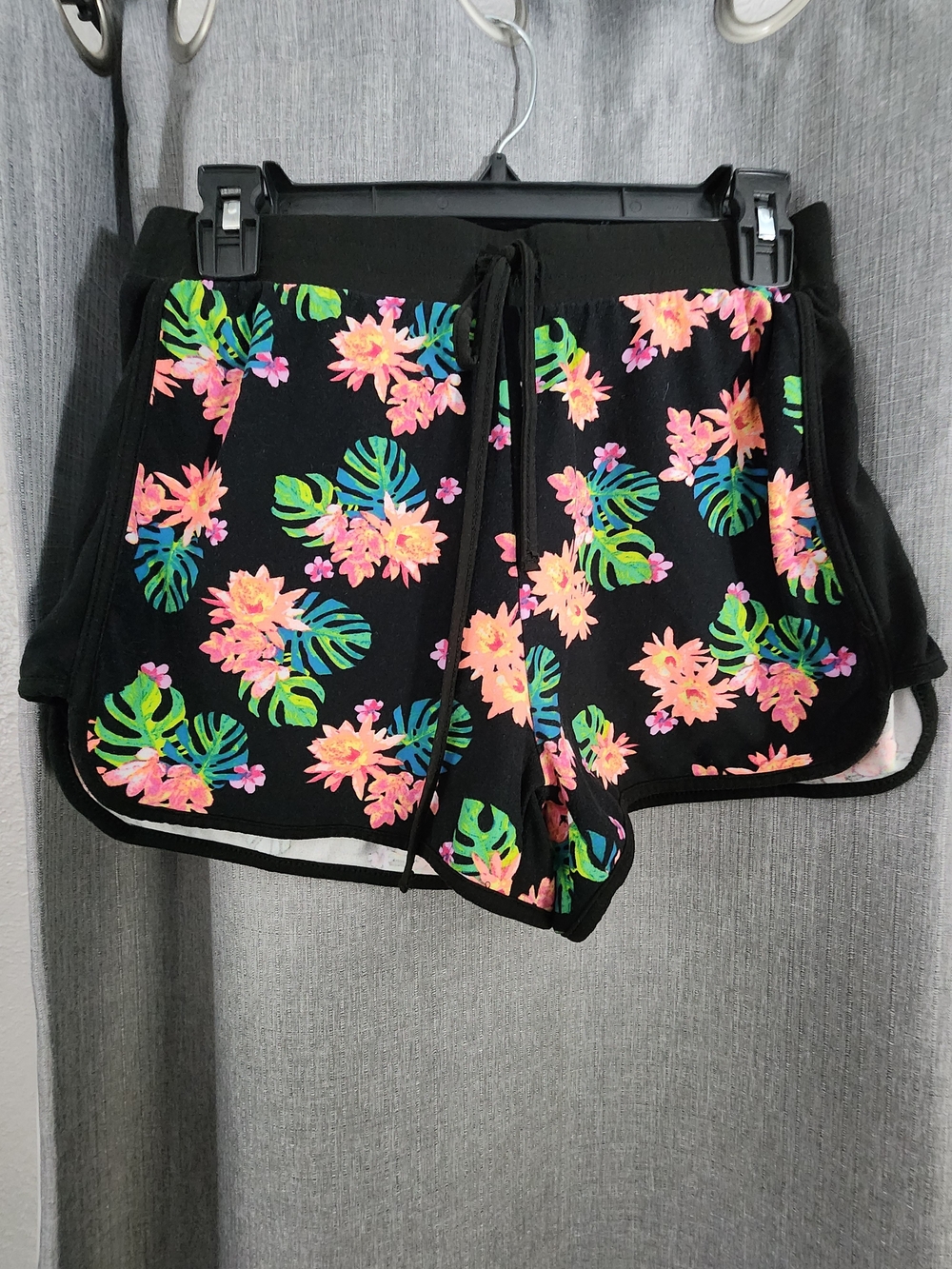 No Boundaries Black Tropical Floral Drawstring Athletic Shorts